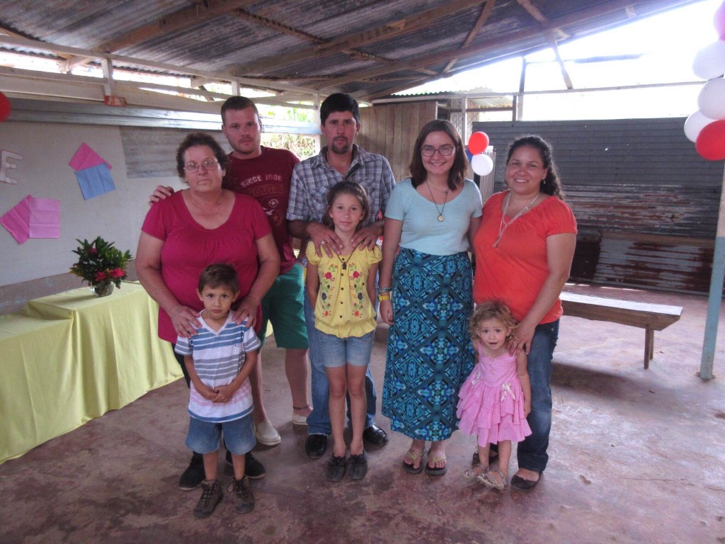 Mariah with her (extended) host family.