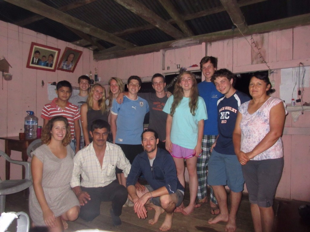 GroupphotoD&AHomestay_Ecuador15